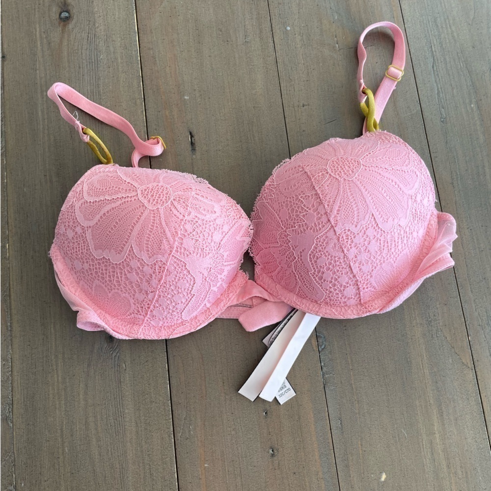 Victoria Secret coral pink push up bra NWOT